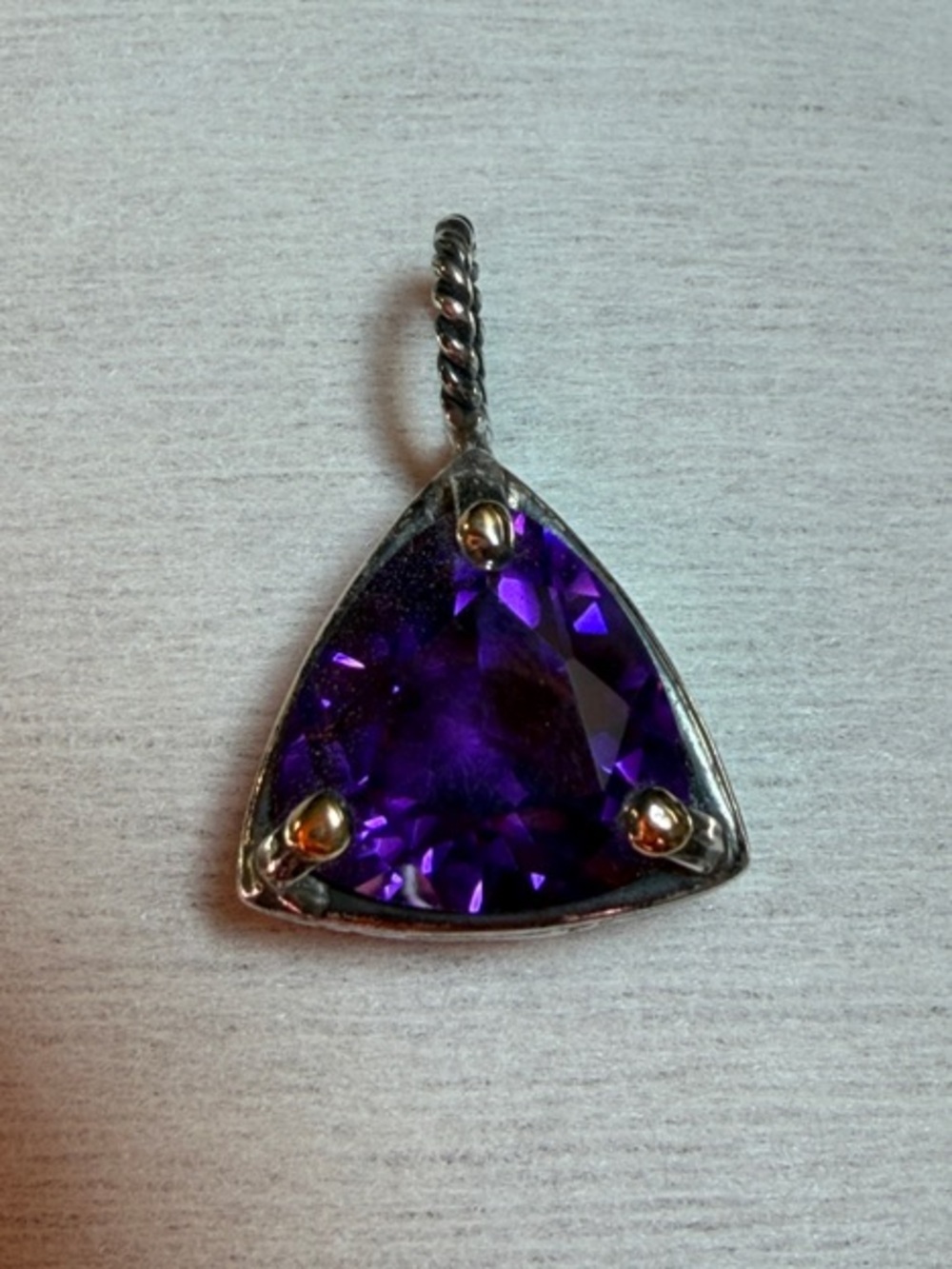 Amethyst Tripod Gemstone Pendant Necklace - 925 18kg Gold Points Scroll design